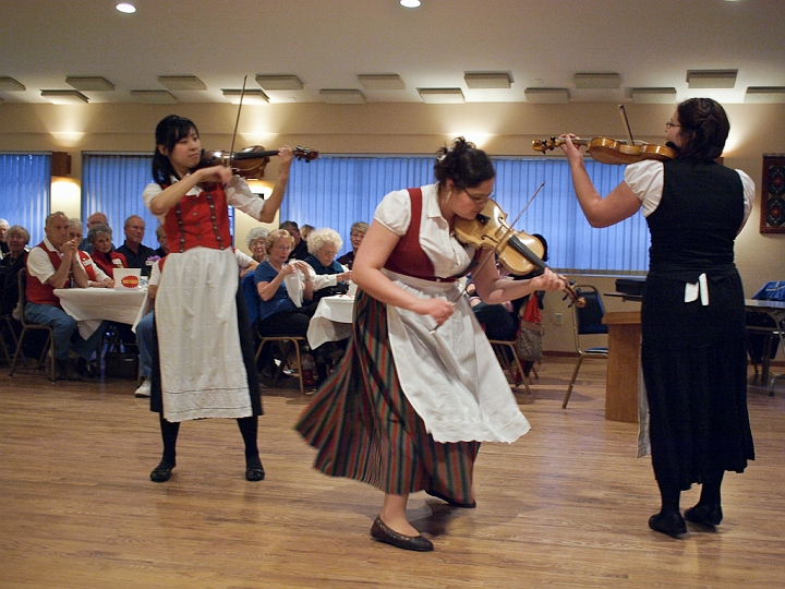 P4161962.jpg - April Lodge Night